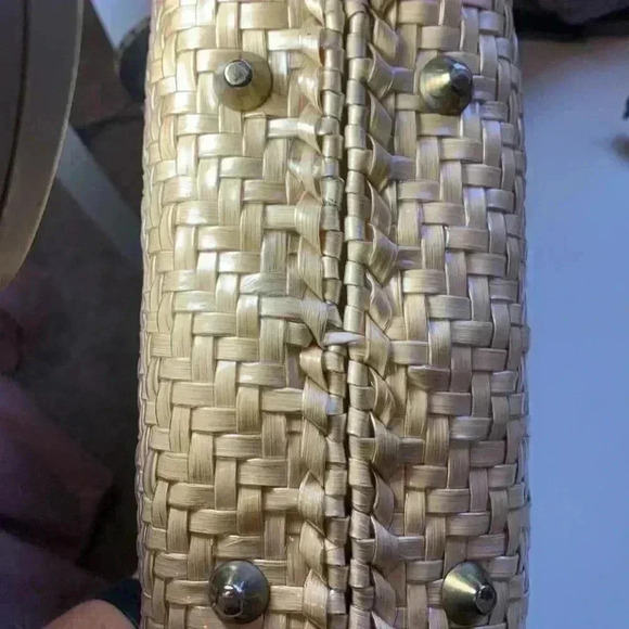 Source Unknown Hard Rattan Purse w Gold Coloured Hardware & Strap Secure Closure - Picture 6 of 12